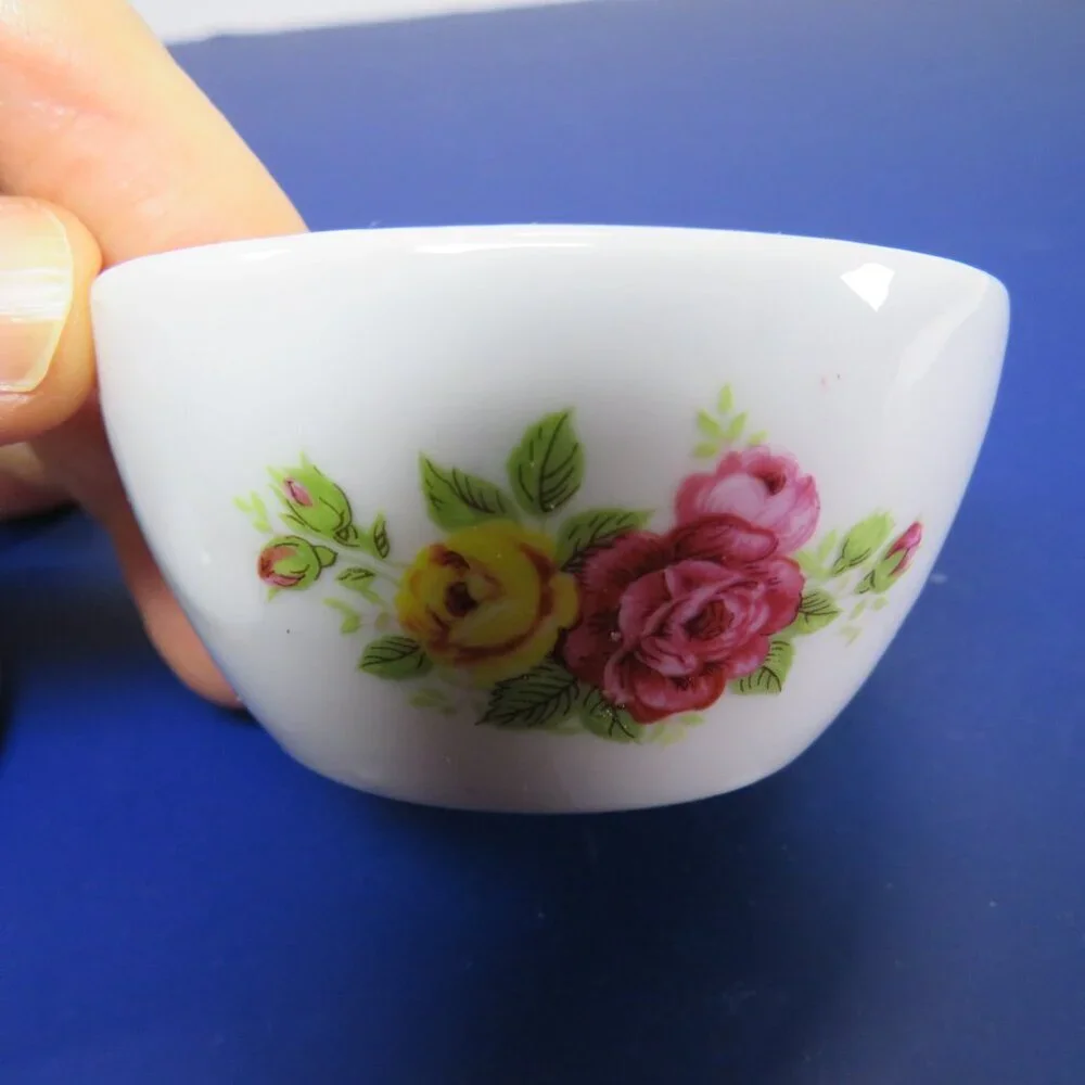 White w Roses Porcelain Trinket Dish with Lid